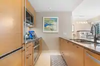 303 1473 JOHNSTON ROAD - thumbnail 3