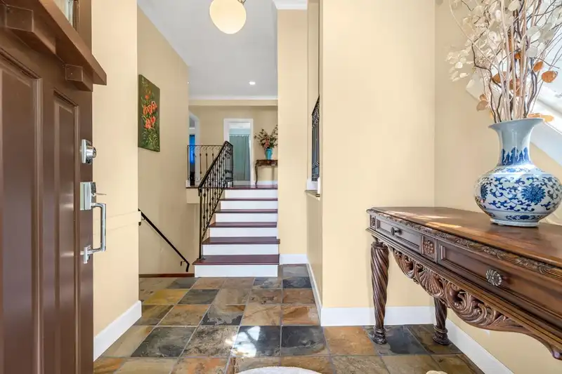 13715 COLDICUTT AVENUE - photo 2 of 27