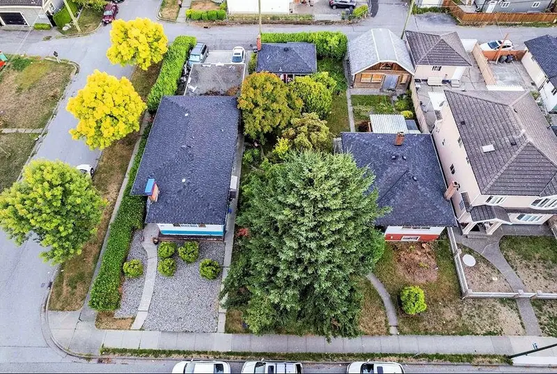 1280 E 33RD AVENUE - photo 1 of 7