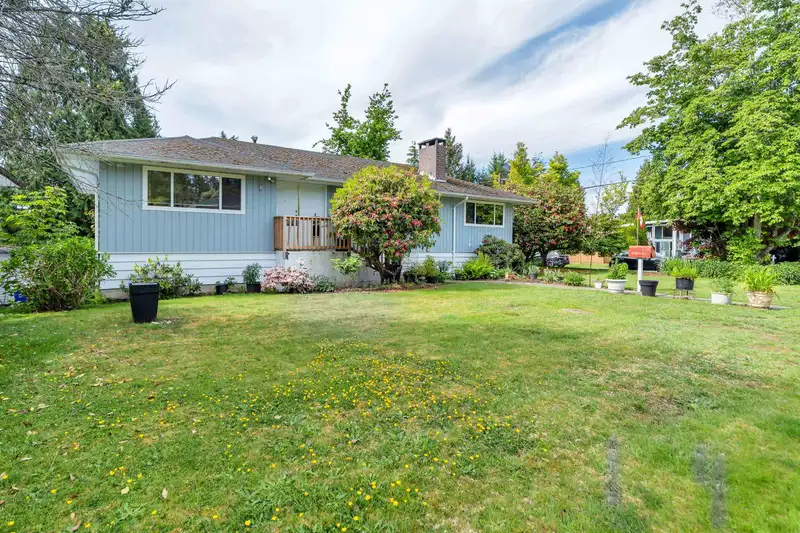 13890 BLACKBURN AVENUE - photo 4 of 27