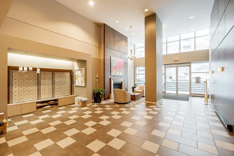 903 9262 UNIVERSITY CRESCENT - photo 3 of 17