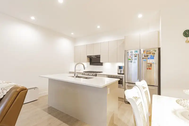 152 16433 19 AVENUE - photo 4 of 27