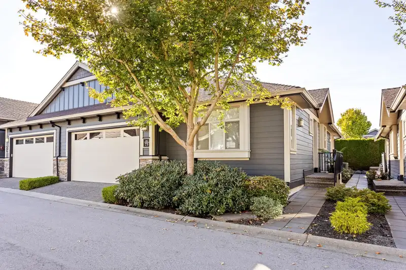 75 350 174 STREET - photo 1 of 40