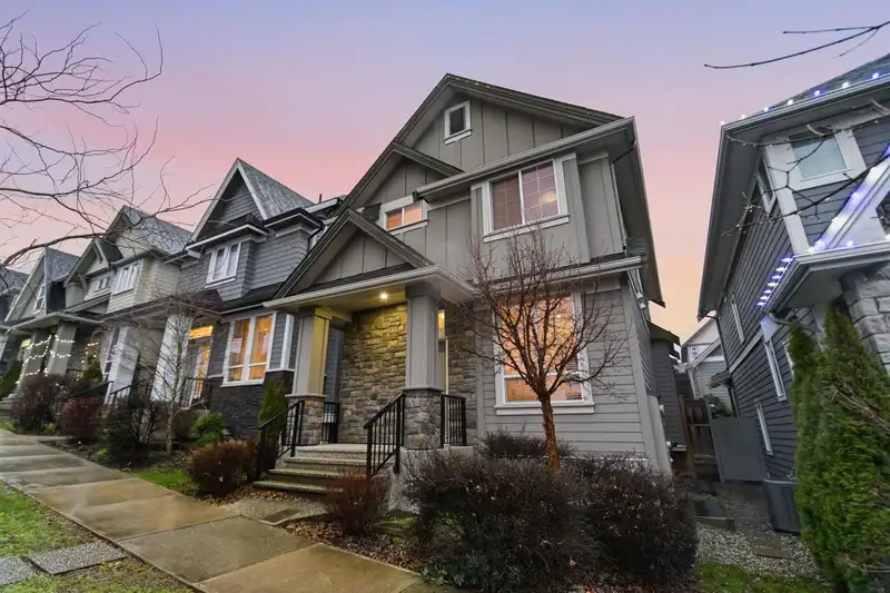 2112 165A STREET - photo 1 of 30