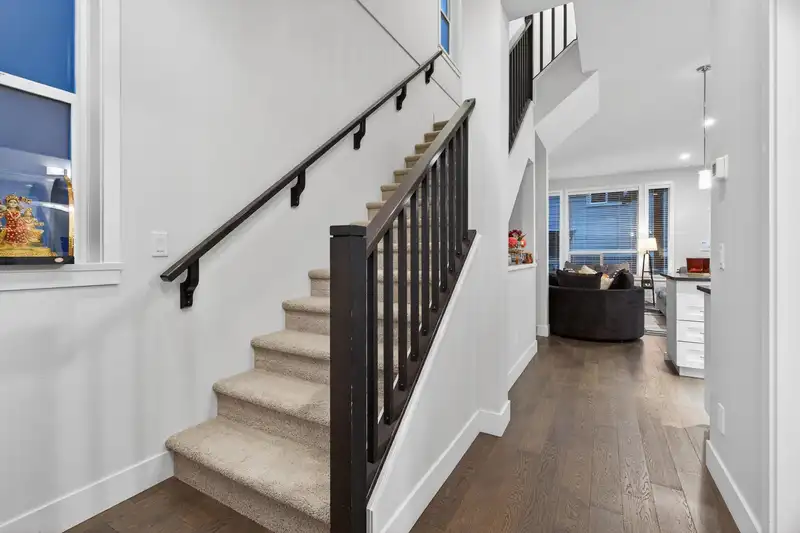 2112 165A STREET - photo 4 of 30