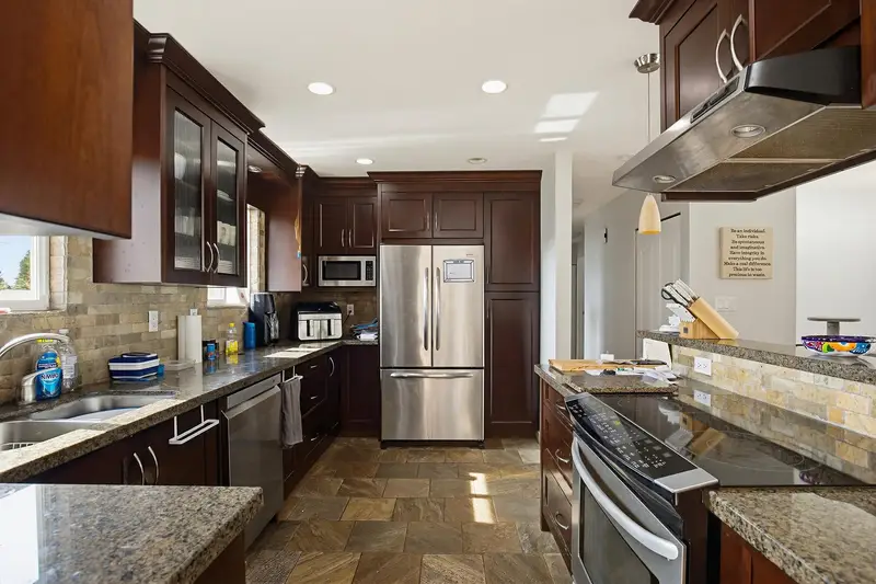 8174 WAXBERRY CRESCENT - photo 4 of 25