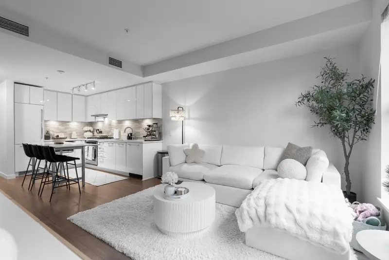 227 9551 ALEXANDRA ROAD - photo 3 of 25