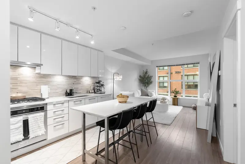 227 9551 ALEXANDRA ROAD - photo 4 of 25