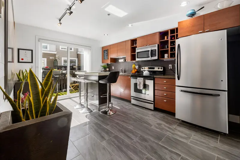 44 15833 26 AVENUE - photo 1 of 25