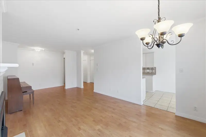 201 3290 W 4TH AVENUE - photo 4 of 25