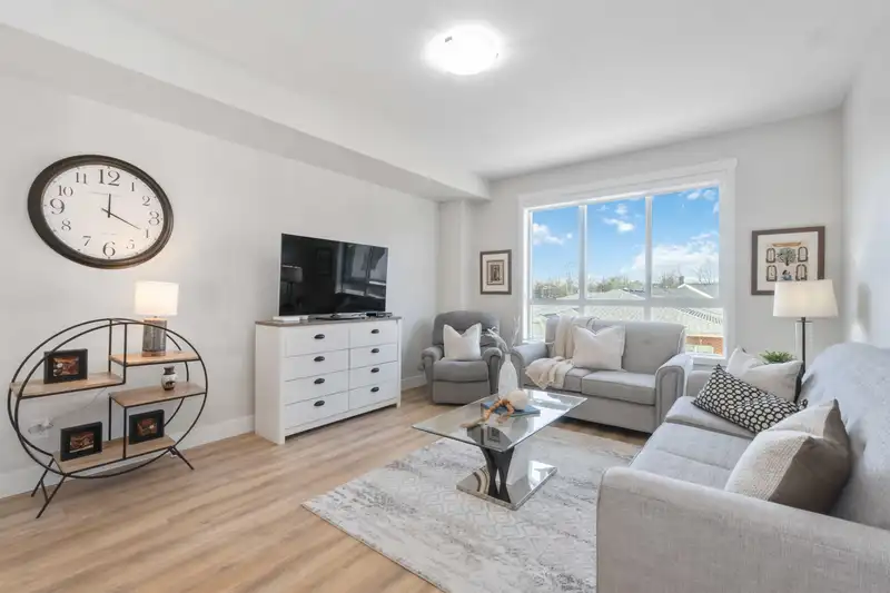 126 16561 17A AVENUE - photo 2 of 40