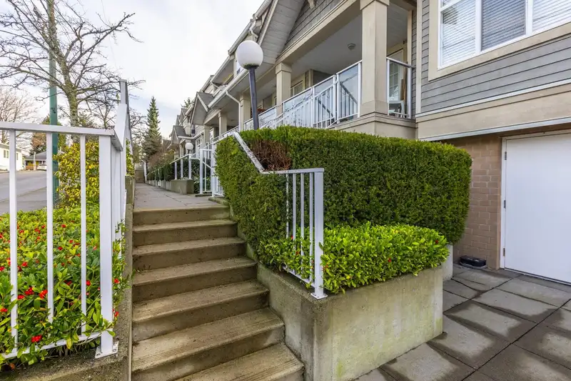 105 15621 MARINE DRIVE - photo 4 of 40