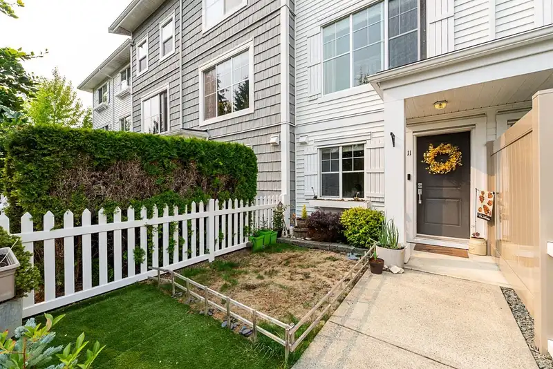11 16228 16 AVENUE - photo 3 of 30