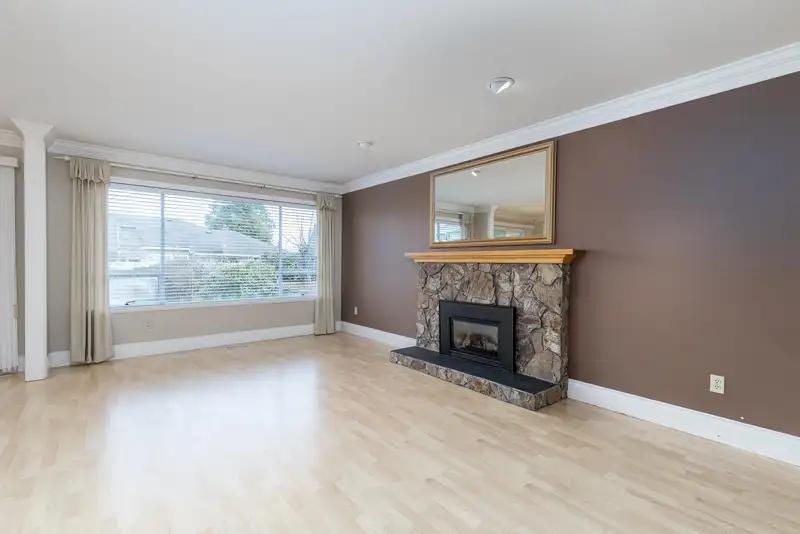 15052 19A AVENUE - photo 3 of 25