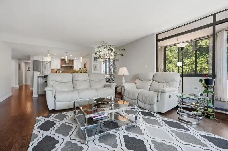 508 1480 FOSTER STREET - photo 1 of 38