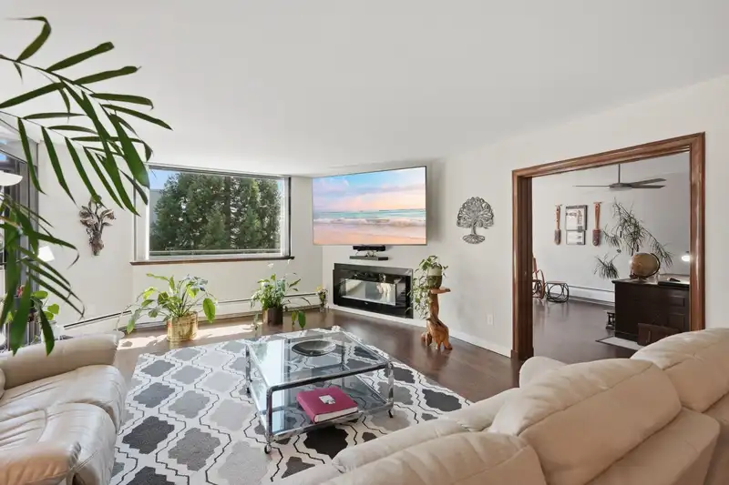 508 1480 FOSTER STREET - photo 4 of 38