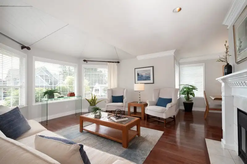 1023 165 STREET - photo 4 of 38