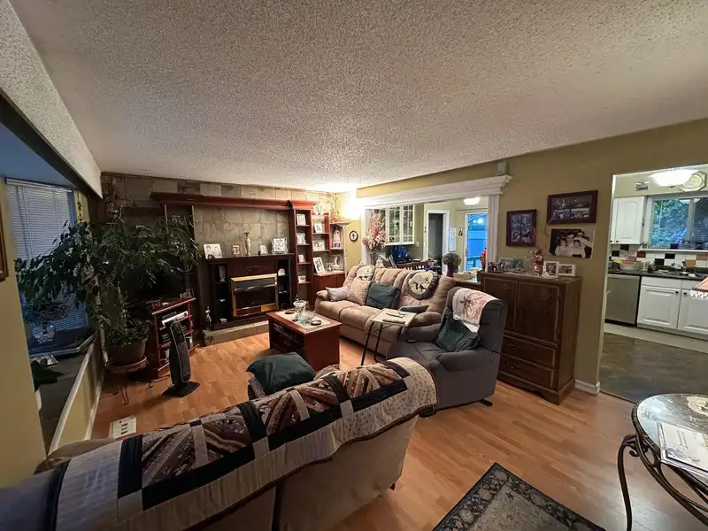 15970 THRIFT AVENUE - photo 4 of 18