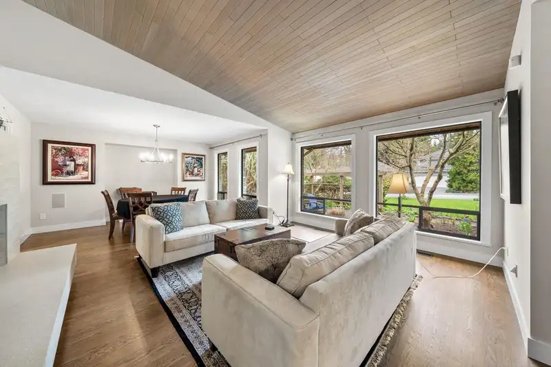12566 21A AVENUE - photo 3 of 40