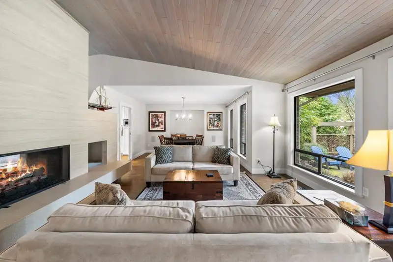 12566 21A AVENUE - photo 4 of 40