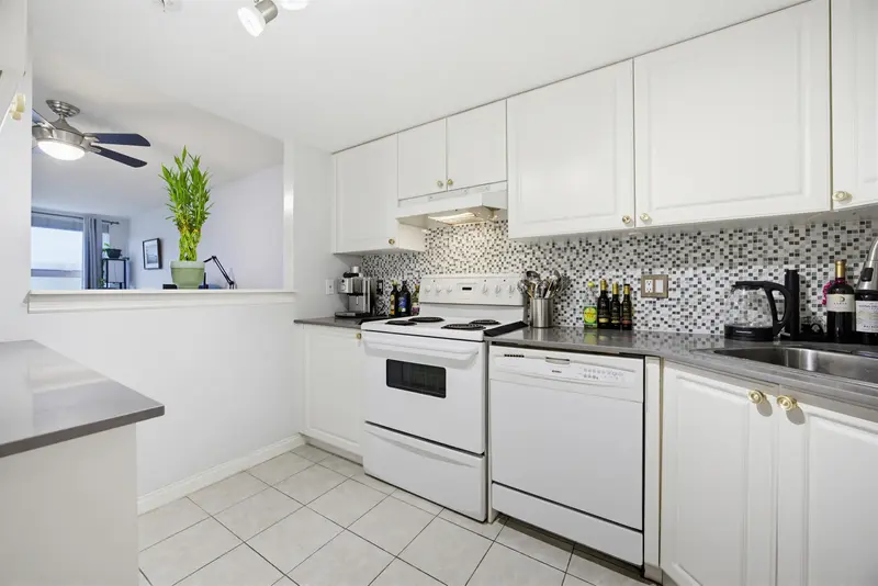 202 1519 GRANT AVENUE - photo 4 of 25