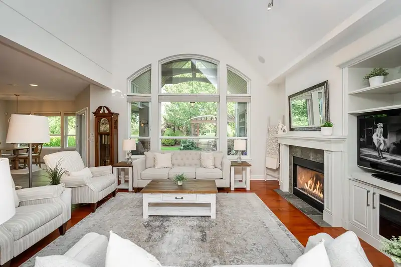 3338 157A STREET - photo 2 of 39