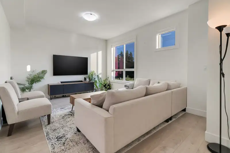 24 16561 17A AVENUE - photo 4 of 36