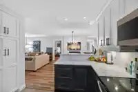 109 1785 MARTIN DRIVE - thumbnail 11