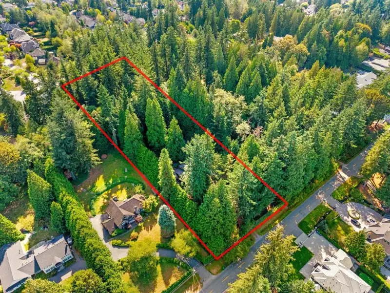 13912 28 AVENUE - photo 1 of 25