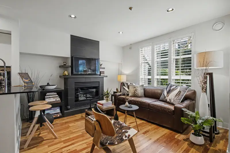 103 669 W 7TH AVENUE - photo 3 of 19