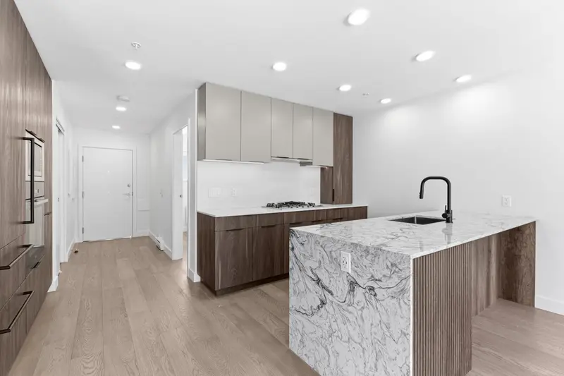 202 3590 W 39TH AVENUE - photo 2 of 21