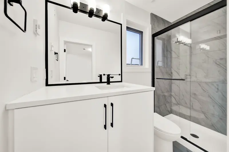 11785 82B AVENUE - photo 4 of 25