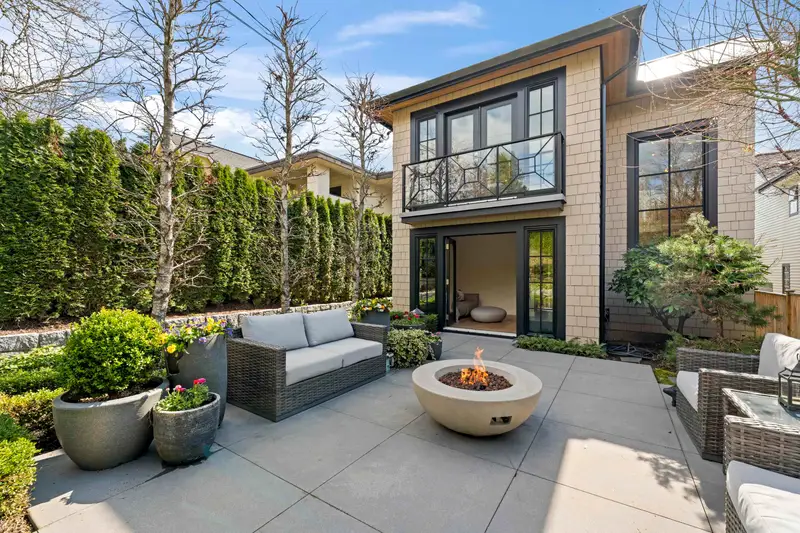 1230 ESQUIMALT AVENUE - photo 2 of 25