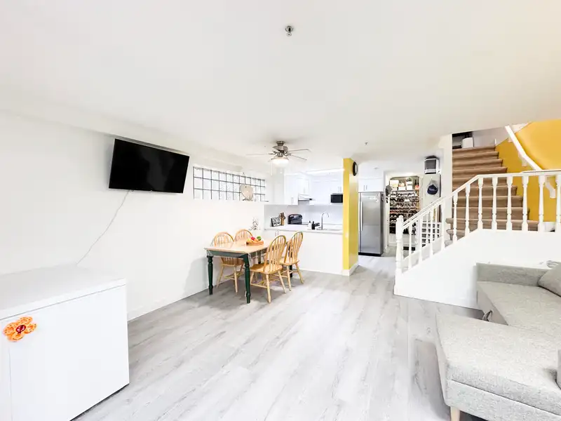 211 22356 MCINTOSH AVENUE - photo 3 of 25