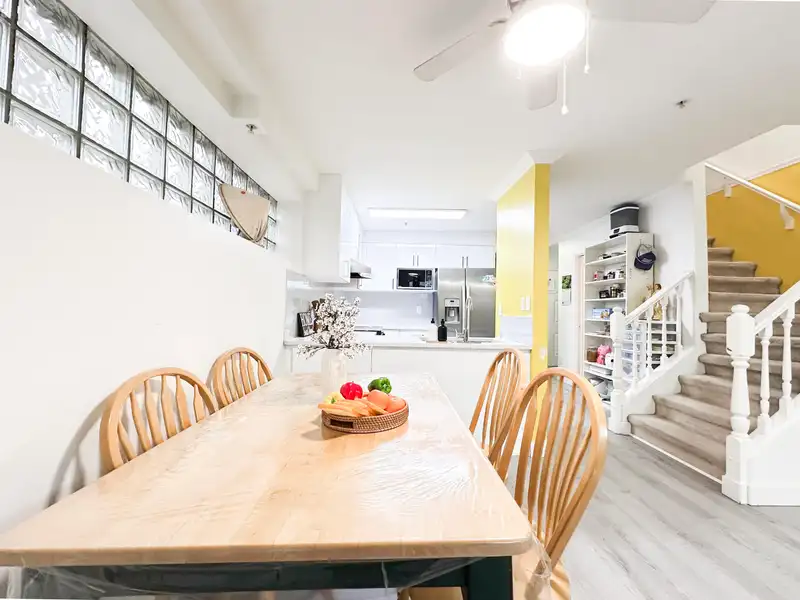 211 22356 MCINTOSH AVENUE - photo 4 of 25