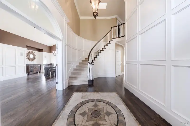 14212 31 AVENUE - photo 3 of 40