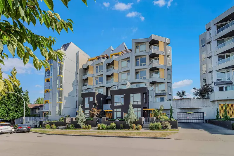 305 32838 LANDEAU PLACE - photo 1 of 21