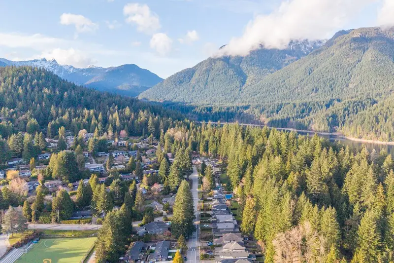 31 GLENMORE DRIVE - photo 2 of 25