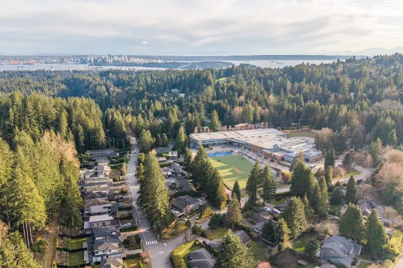 31 GLENMORE DRIVE - photo 3 of 25