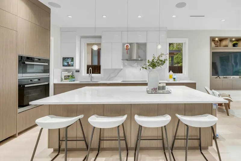 31 GLENMORE DRIVE - photo 4 of 25