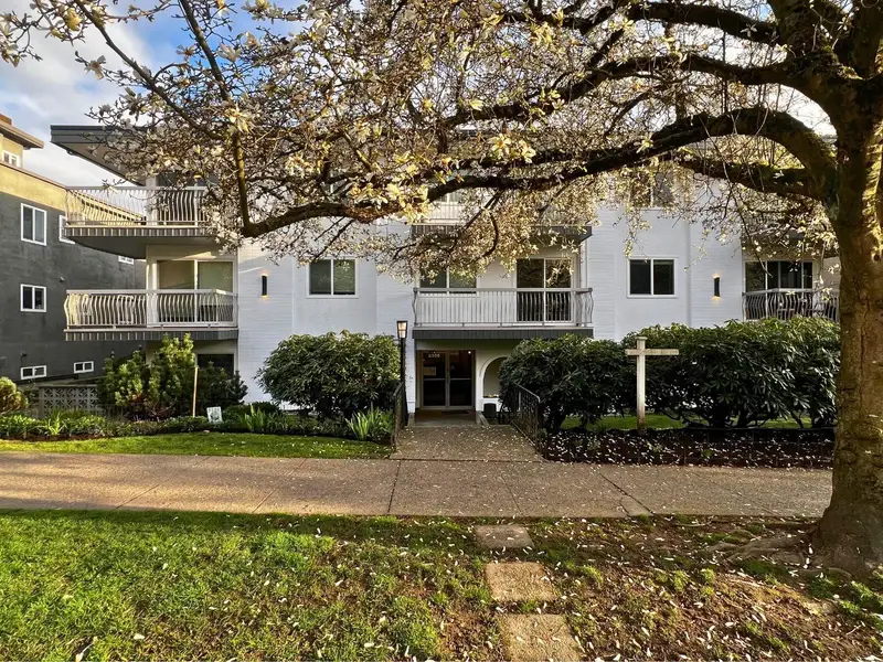 106 2335 YORK AVENUE - photo 2 of 23