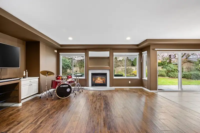 2268 140A STREET - photo 3 of 37