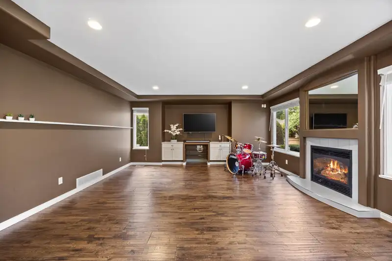 2268 140A STREET - photo 4 of 37