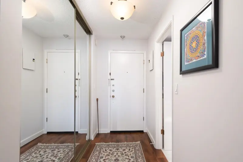 203 1696 W 10TH AVENUE - photo 4 of 25