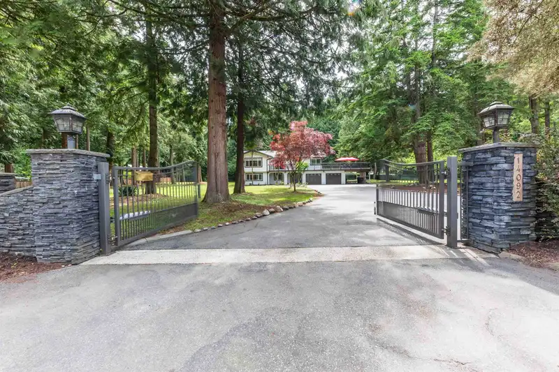 14092 CRESCENT ROAD - photo 1 of 37