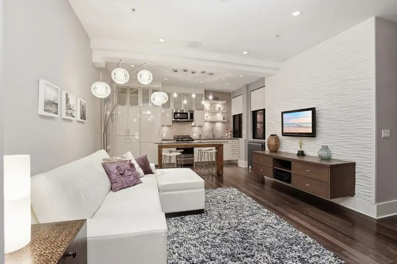 603 175 E BROADWAY - photo 2 of 25