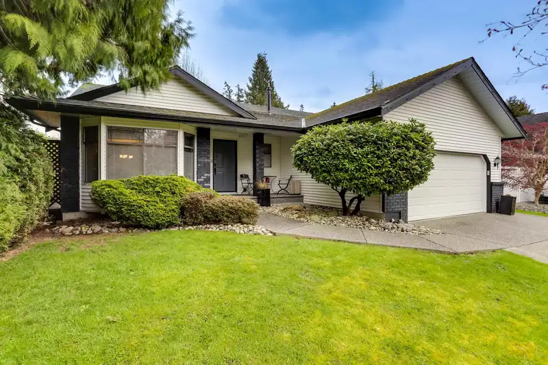 1086 163A STREET - photo 1 of 31