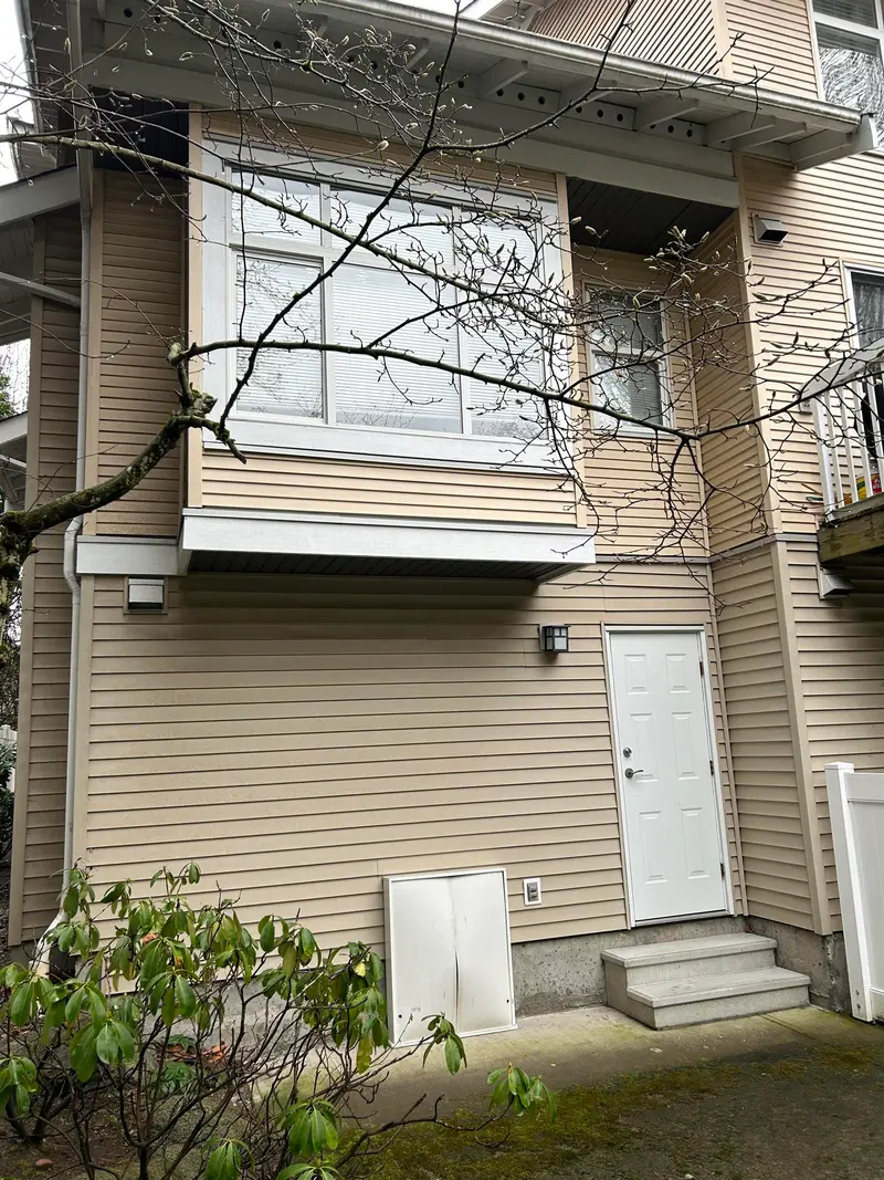 125 20033 70 AVENUE - photo 2 of 5