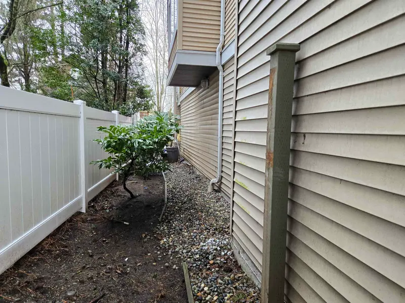 125 20033 70 AVENUE - photo 4 of 5