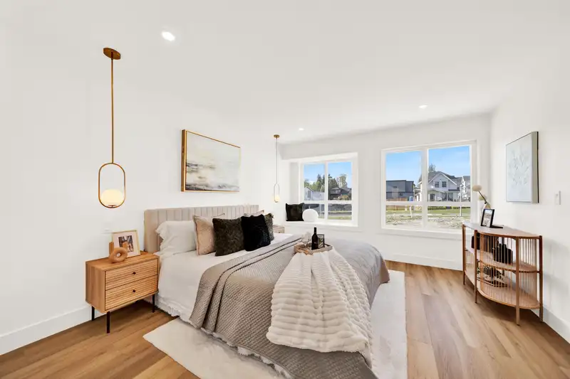 16487 20 AVENUE - photo 1 of 28